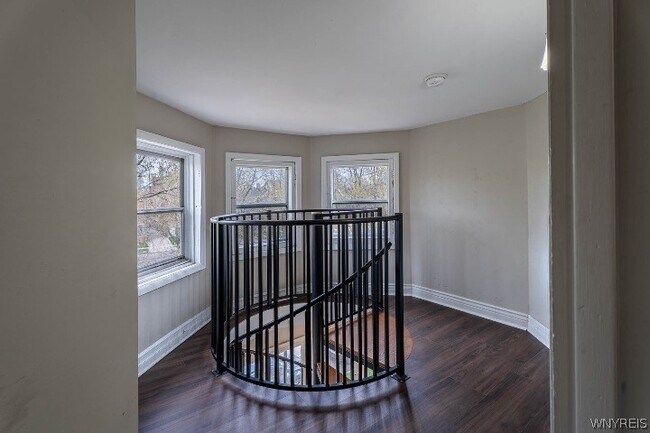 Foto del edificio - 117 Bidwell Pkwy