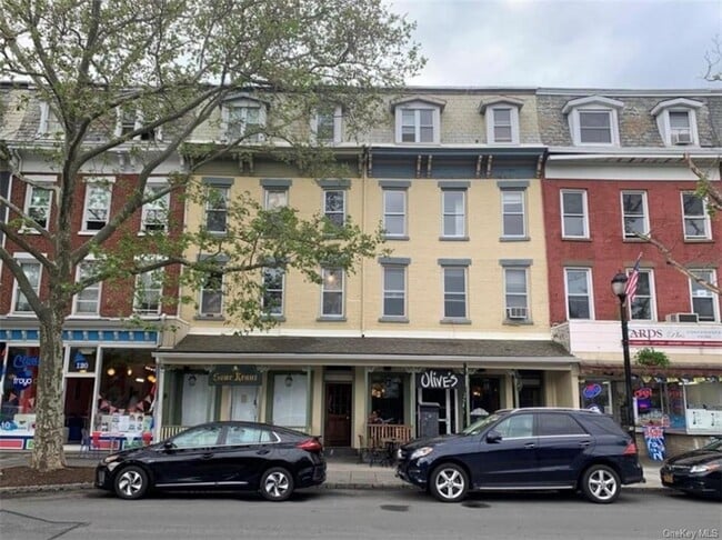 Building Photo - 118 Main St