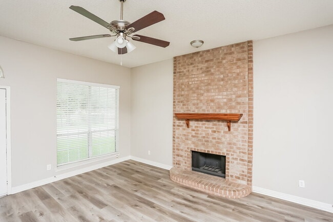 Foto del edificio - 4910 Green Hollow Dr