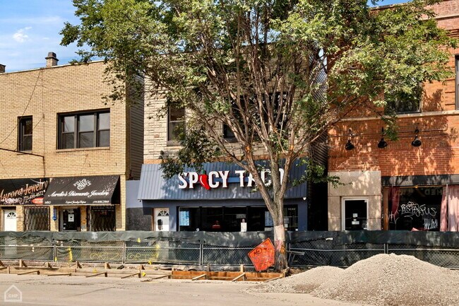 Foto del edificio - 2825 N Milwaukee Ave