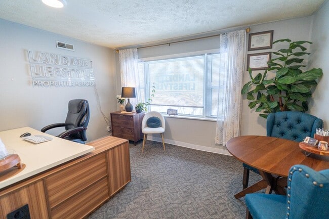 Building Photo - 4256 Fox Hills Ct