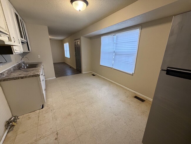 Building Photo - 1016 Camaro-