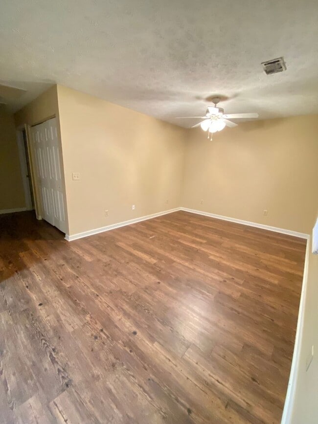 Foto del edificio - 2bed/1bath Duplex!