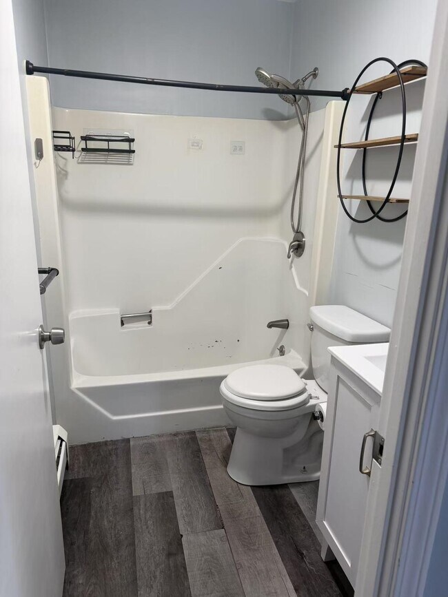 Foto del edificio - 210 Brook Village Rd