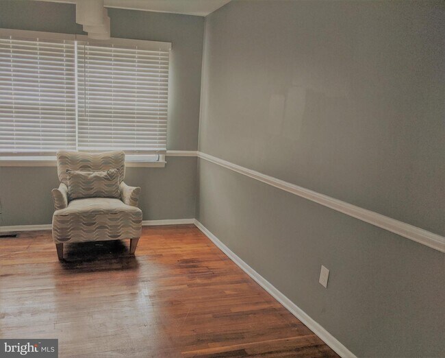 Building Photo - 8 Terron Ct