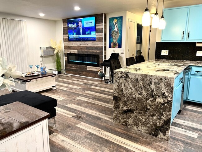 Building Photo - N Kensington Drive