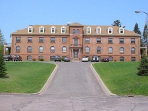 Fachada del edificio - 600 N 23rd Ave E
