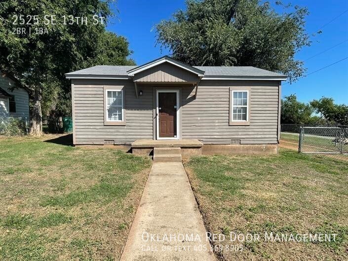 Foto principal - 2525 SE 13th St