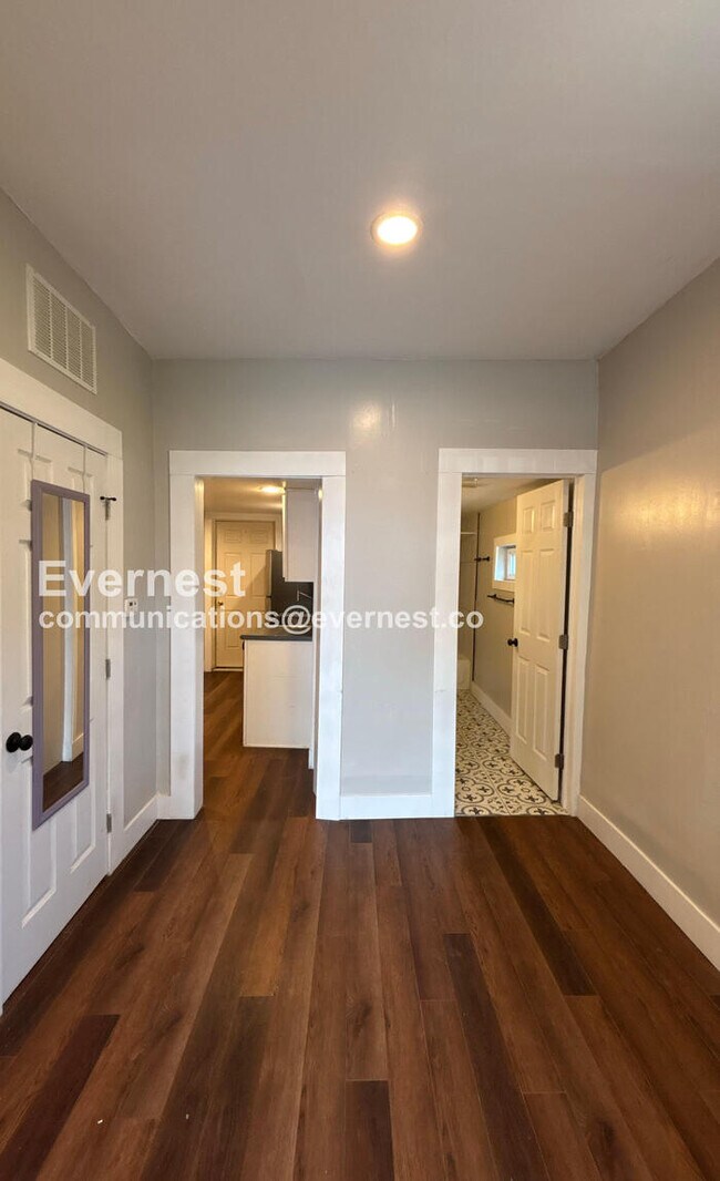 Foto del edificio - 1494 Manchester Ave