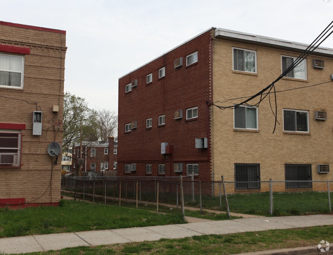 Foto del edificio - 4620 Hillside Rd SE