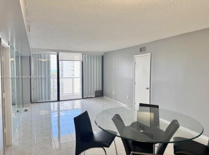 Foto principal - 3731 N Country Club Dr