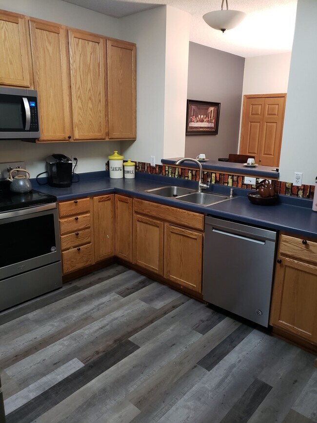 Foto del edificio - 3027 Juniper Ln