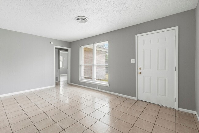 Foto del edificio - 344 Pennington Dr