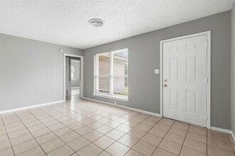 Building Photo - 344 Pennington Dr