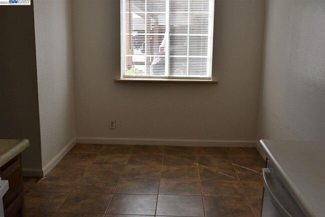 Building Photo - 683 Shepherd Ave