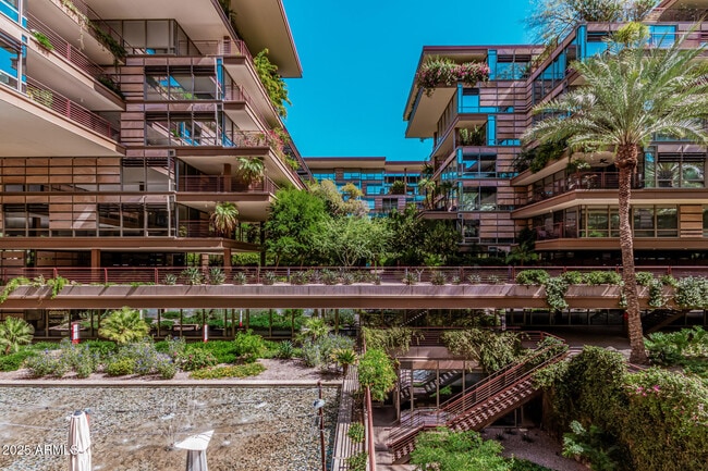 Foto del edificio - 7121 E Rancho Vista Dr