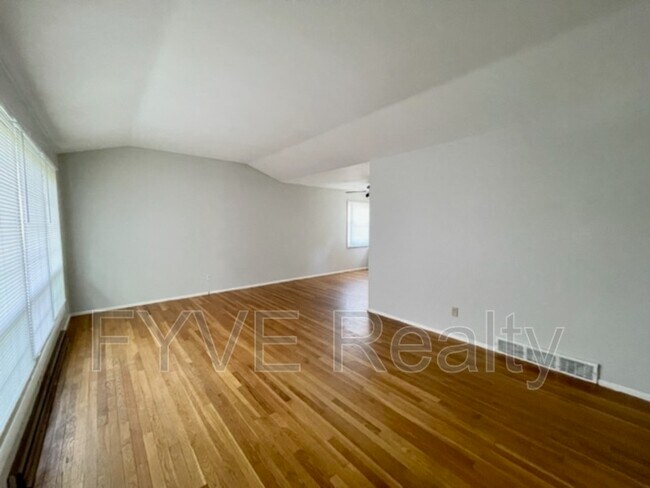 Building Photo - 400 Bernhard Rd