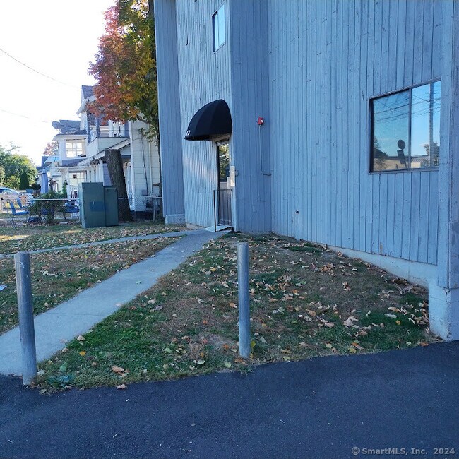 Building Photo - 1512 North Ave