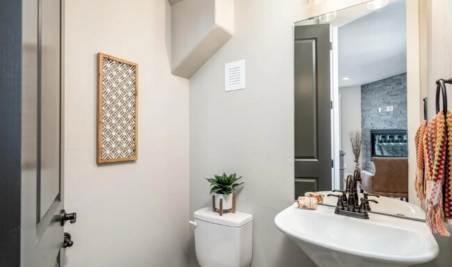Foto del edificio - 6602 Hitching Post Ln