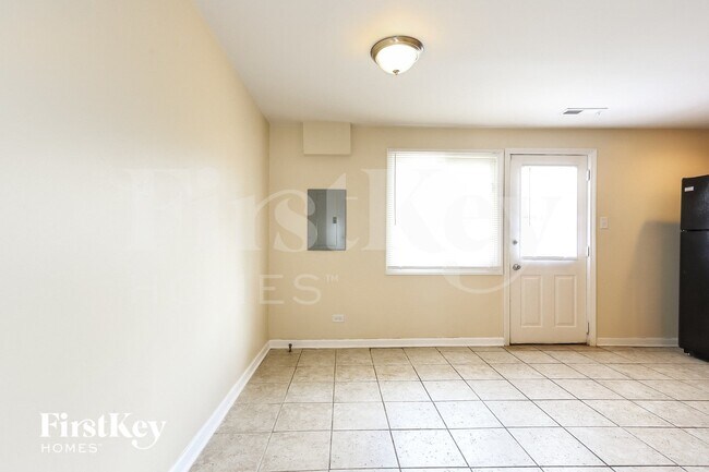 Foto del edificio - 5141 Oak Center Dr