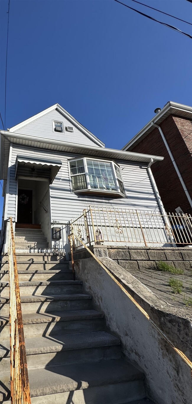 Building Photo - 8906 Tonnelle Ave