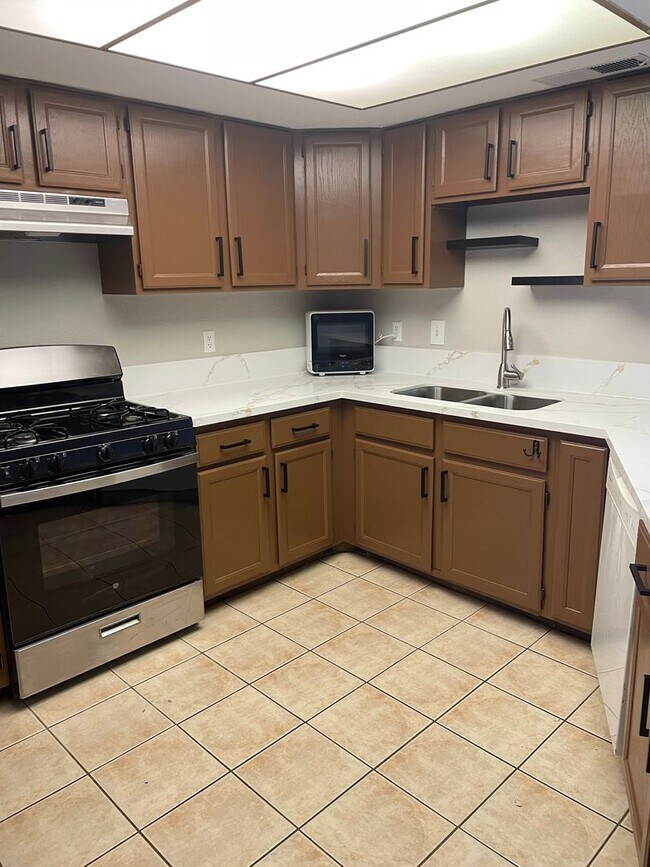 Foto del edificio - Henderson - 1 Bedroom - 1 Bath - Townhouse
