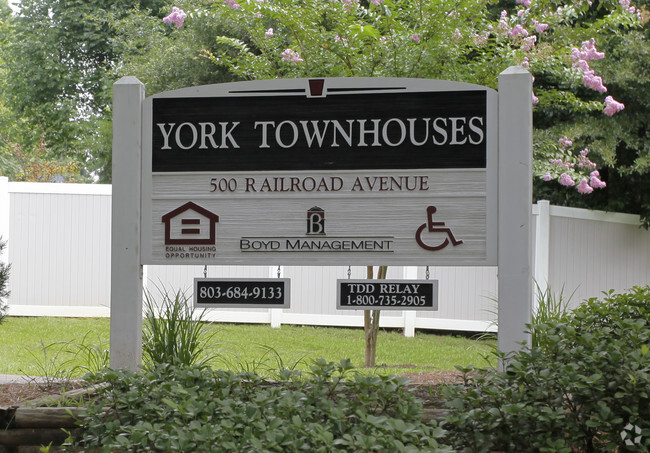 Building Photo - York Townhouses