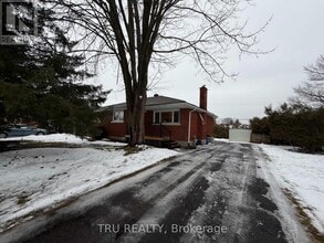 Building Photo - 7 Roundhay Dr