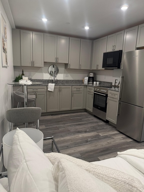 Building Photo - 585 Essex St