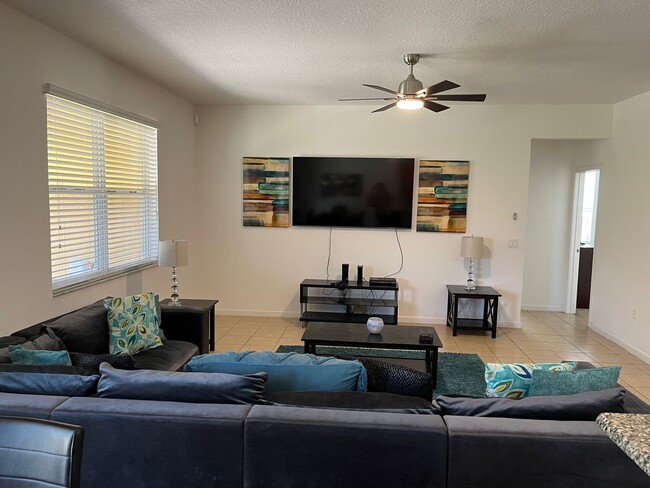 Building Photo - Upscale Resort Living YEAR ROUND! Huge 5 b...