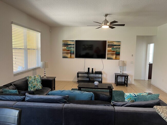 Foto del edificio - Upscale Resort Living YEAR ROUND! Huge 5 b...