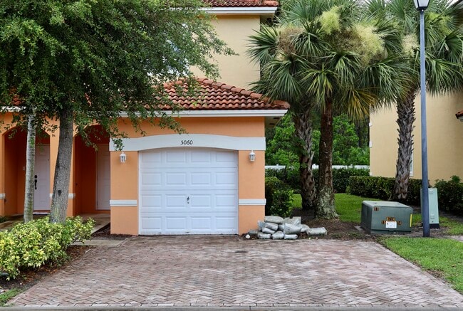 Building Photo - 5060 SE Mariner Garden Cir
