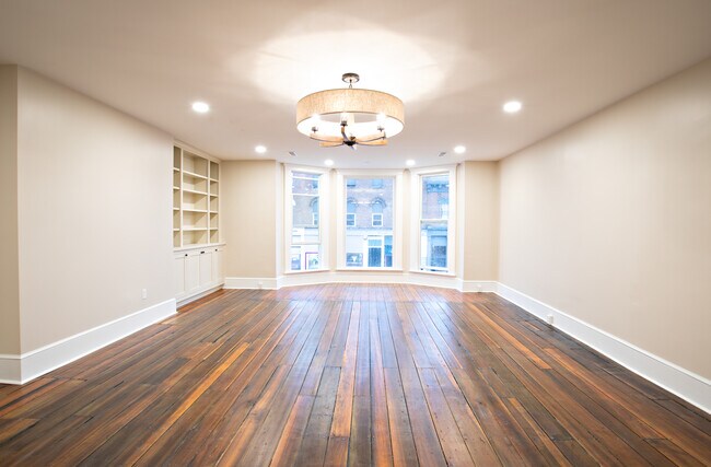 Foto del edificio - 100 W Main St