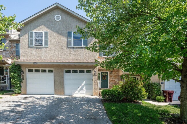 Building Photo - Beautiful 3 Bedroom Bridgeport Townhome!