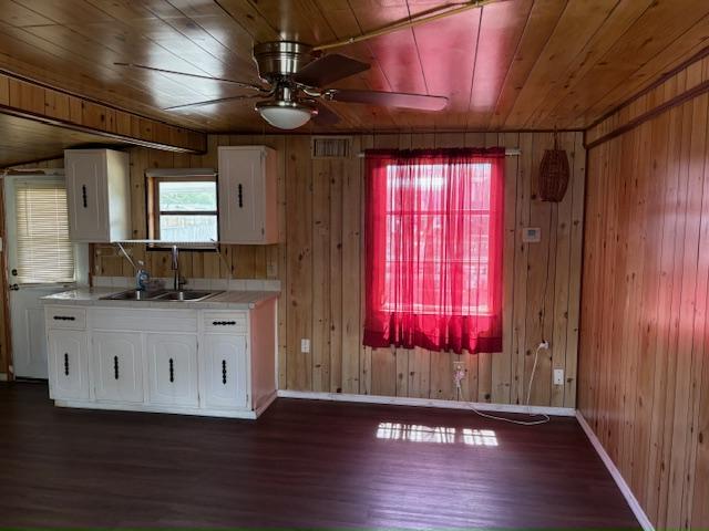 Foto del edificio - 2147 E Camp N Comfort Ln