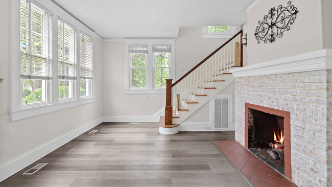 Building Photo - 1146 Rockbridge Ave