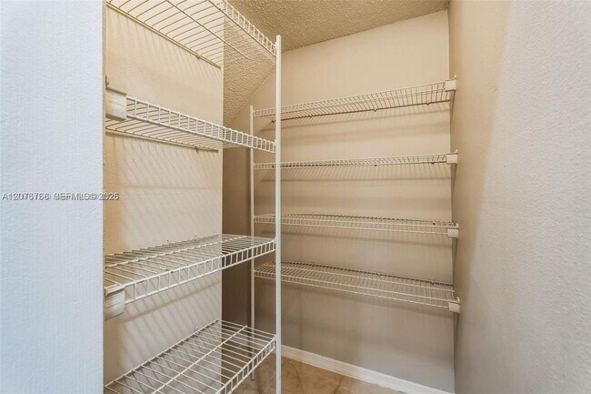 Foto del edificio - 4240 NE 9th St
