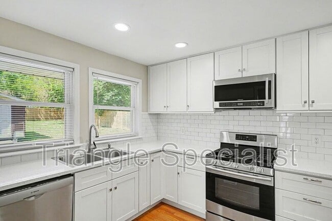 Building Photo - 2748 Layden St