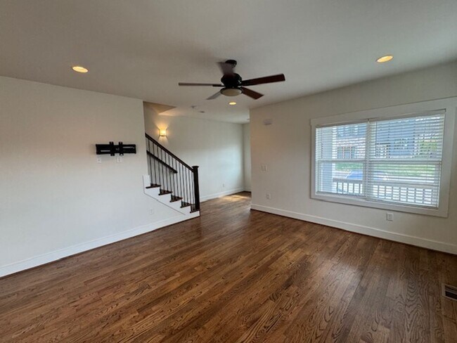 Foto del edificio - Coming Soon! Nice townhome in convenient East Nashville location!