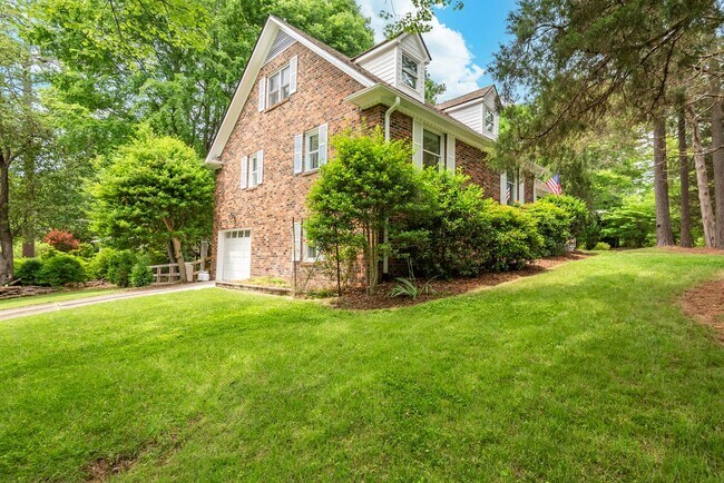 Building Photo - Welcome to your dream home at 714 Emory Dr.