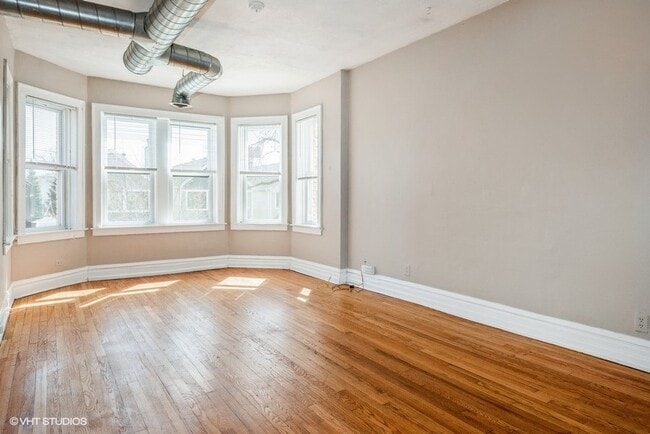 Foto del edificio - 2444 N Campbell Ave