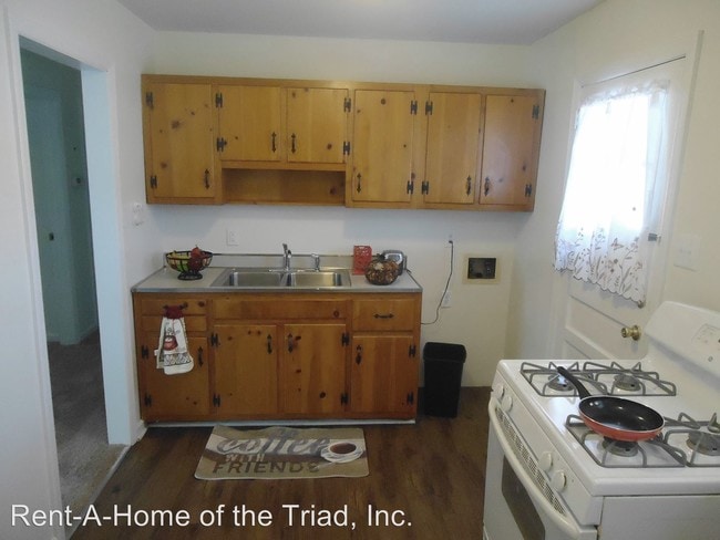 Foto del edificio - 2 br, 1 bath House - 2611 Pinecroft Road