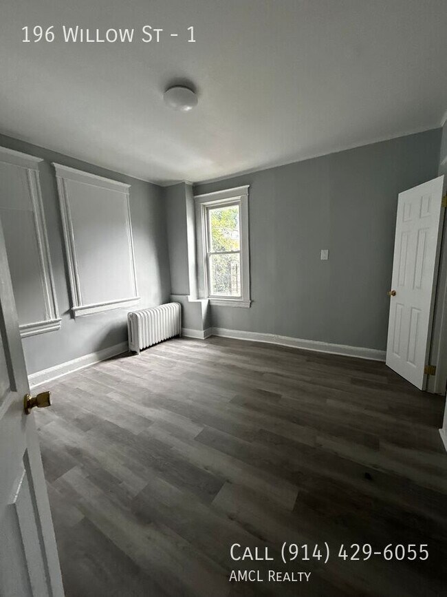 Building Photo - 196 Willow St