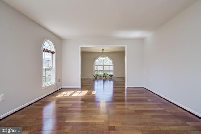 Foto del edificio - 19900 Belle Chase Dr