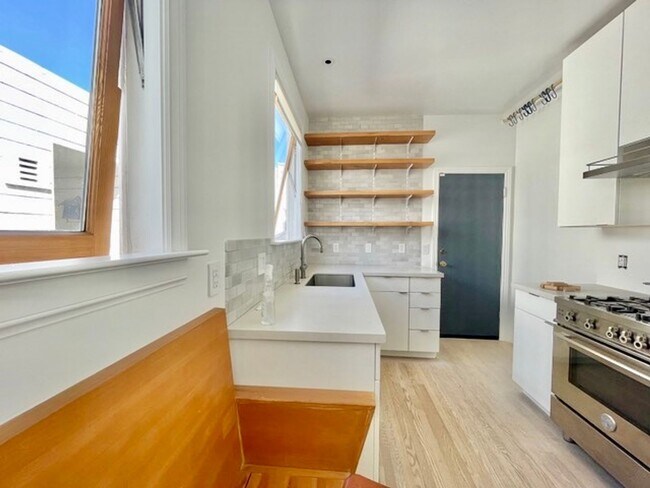 Building Photo - OPEN HOUSE SUNDAY MAY 4 FROM 2PM TO 3PM