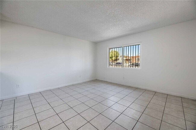 Foto del edificio - 5317 Redberry St