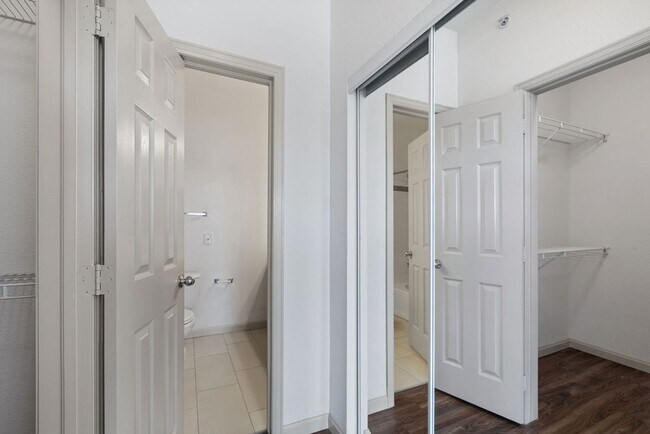 Foto del edificio - Beautiful Main-Level Condo for Rent in Fos...