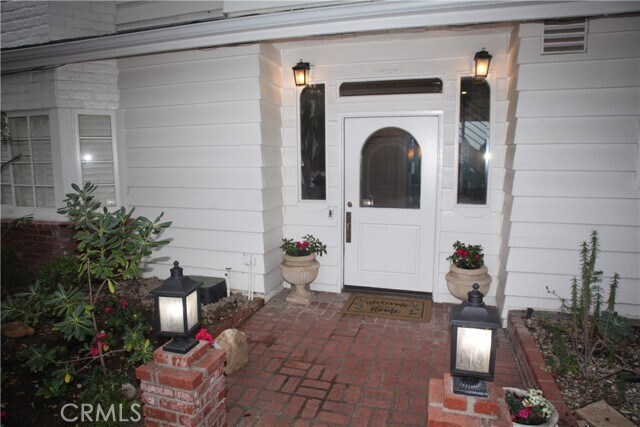 Building Photo - 20250 Wells Dr