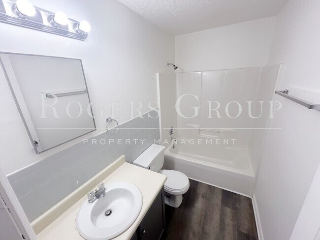 Foto del edificio - #450 - 228-230 Wilmington Ave Duplex