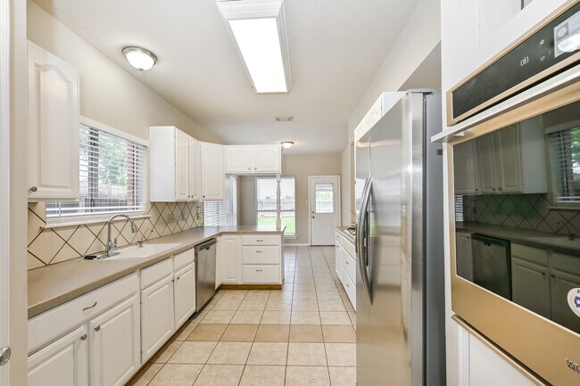 Building Photo - 3805 Redbud Dr